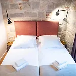 Apartment Emarkoni *