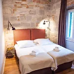 Apartment Emarkoni *