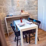 Apartment Emarkoni *